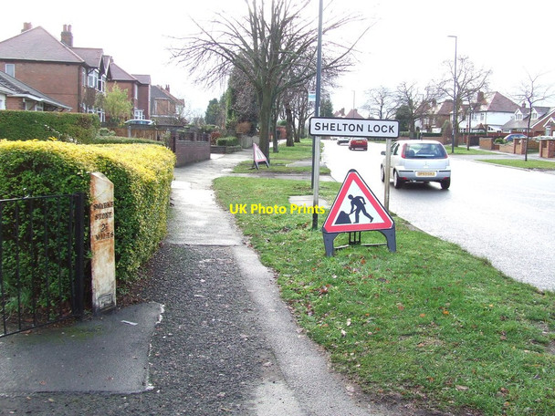 Photo 6"x4" Old Milepost Shelton Lock c2012