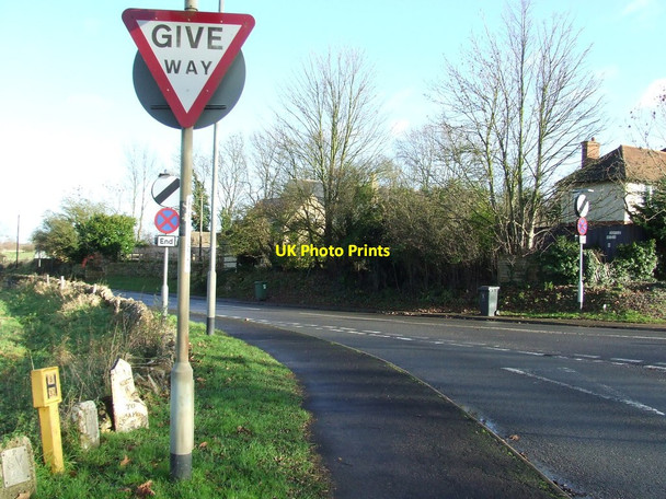 Photo 6"x4" Old Milepost Morcott c2012