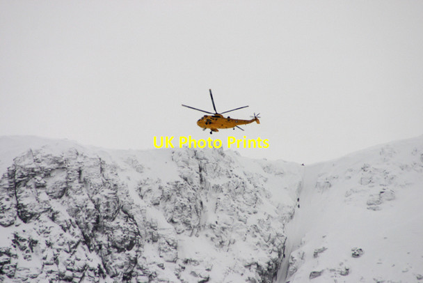 Photo 6"x4" Helicopter above Coire an t-Sneachda Coire an t-Sneachda\/NH9903 c2012