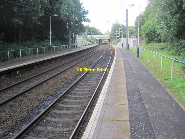 Photo 6"x4" Dumbreck railway station, Glasgow Rutherglen c2012