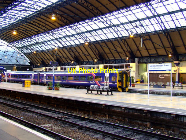 Photo 6"x4" Queen Street railway station Glasgow c2013