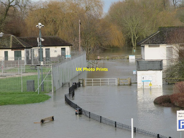 Photo 6"x4" Railings by the road Wallingford c2012