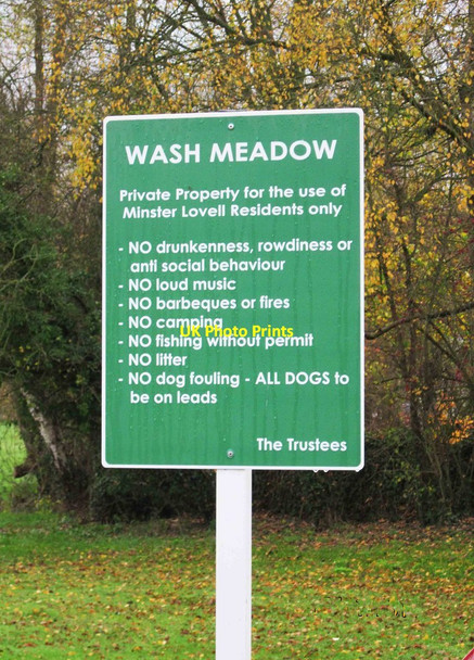 Photo 6"x4" Things not to do at Wash Meadow, Minster Lovell Little Minster c2011