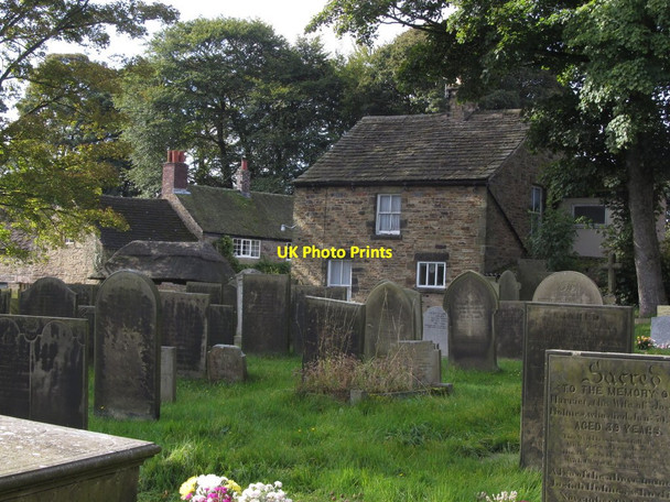 Photo 6"x4" Churchyard & cottage, Old Brampton, Derbyshire Old Brampton c2012