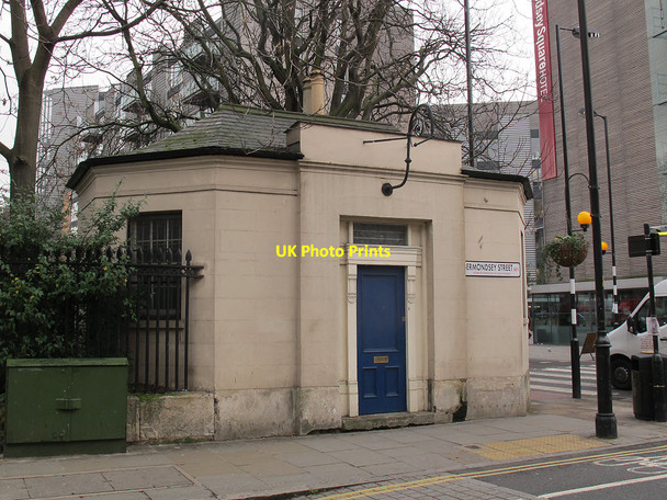Photo 6"x4" The Bermondsey Watch House London c2013