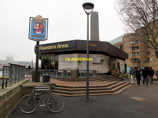 Photo 6"x4" The Founders Arms London c2013