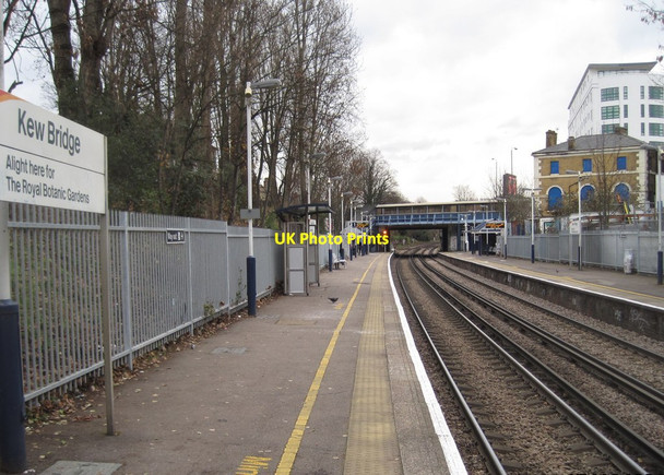 Photo 6"x4" Kew Bridge railway station, London Brentford c2010