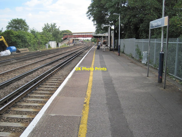Photo 6"x4" Raynes Park railway station, London Merton\/TQ2569 c2010