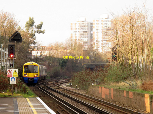 Photo 6"x4" London Overground train at Voltaire Road Junction Clapham\/TQ2975 c2013