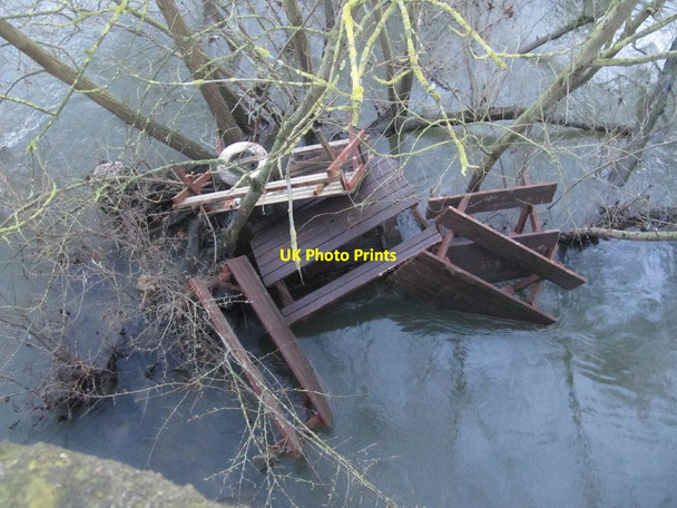 Photo 6"x4" Debris by the bridge Wallingford c2013