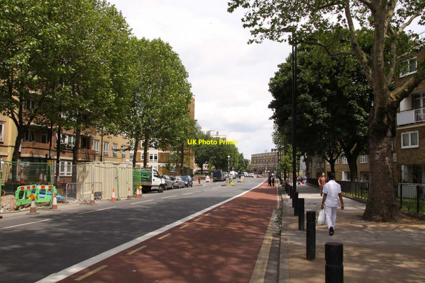 Photo 6"x4" Cambridge Heath Road Bethnal Green c2012