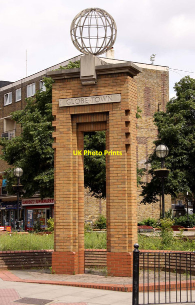 Photo 6"x4" The Globe Town Arch Bethnal Green c2012