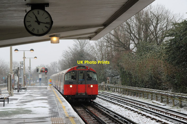 Photo 6"x4" Oakwood Station, London N14 Southgate\/TQ3094 c2013