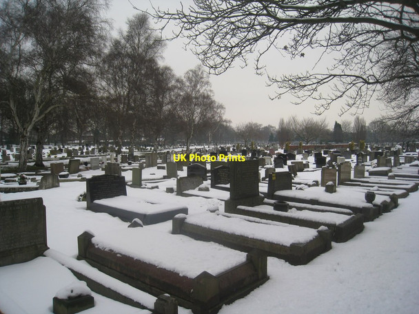Photo 6"x4" Rose Hill Cemetery in the snow Doncaster Common c2013