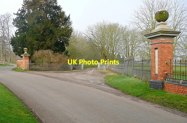 Photo 6"x4" Gateposts on Talton estate Crimscote c2013