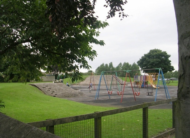 Photo 6"x4" Playground - Tarnfield Park Yeadon c2008