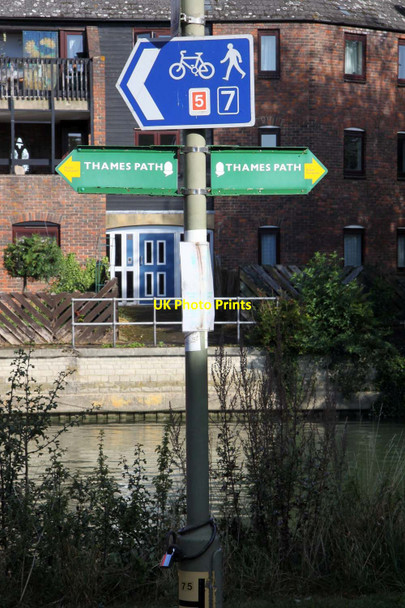 Photo 6"x4" Thames Path signpost Oxford\/SP5106 c2012