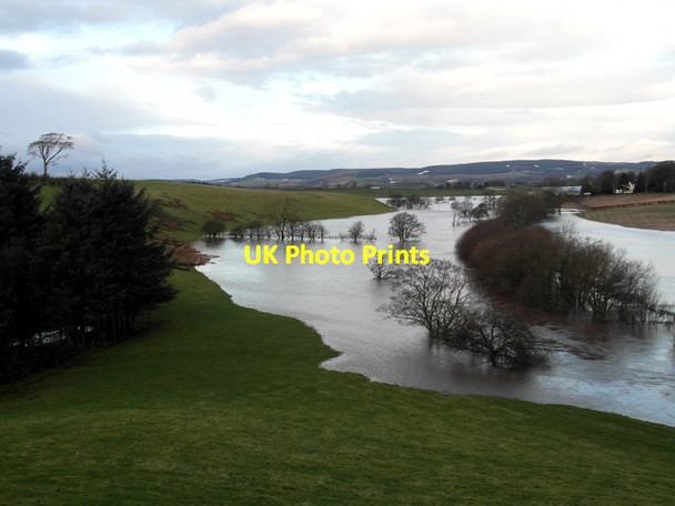 Photo 6"x4" The Kinnel Water in flood Lochmaben c2013