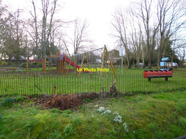 Photo 6"x4" Farnham, playground Farnham\/ST9515 c2013