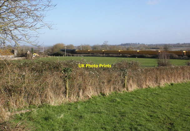 Photo 6"x4" Mineral train passes Charlton Charlton\/ST2926 c2013