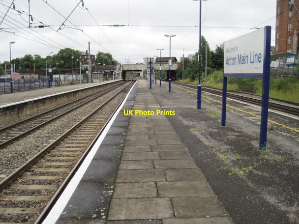 Photo 6"x4" Acton Main Line railway station, Greater London, 2011 Acton\/TQ2080 c2011
