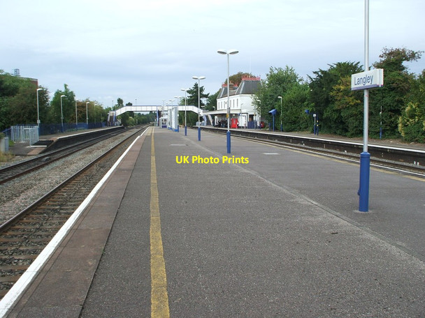 Photo 6"x4" Langley railway station, Berkshire, 2009 Slough\/SU9979 c2009