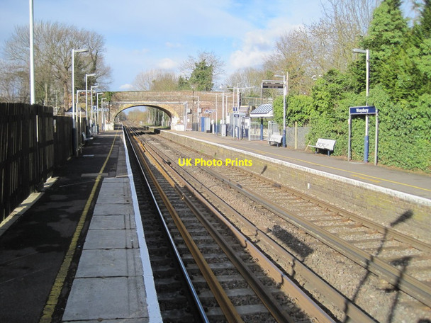 Photo 6"x4" Wraysbury railway station, Berkshire Horton\/TQ0175 c2013