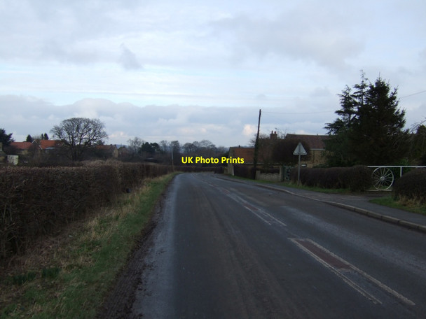 Photo 6"x4" Road into Clayton Thurnscoe c2013