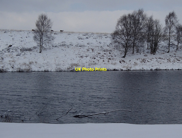 Photo 6"x4" The small reservoir in winter Curbar c2013