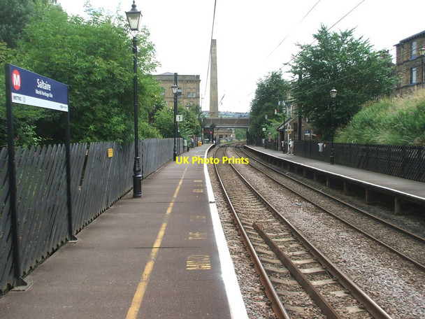 Photo 6"x4" Saltaire railway station, Yorkshire Shipley\/SE1437 c2009