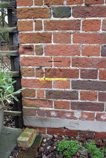 Photo 6"x4" Benchmark on Stonehill Cottage Abingdon c2013