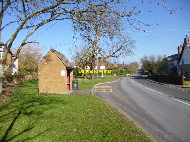 Photo 6"x4" Gaydon, bus shelter Gaydon c2013