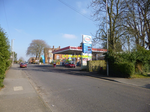 Photo 6"x4" Blandford Forum, Damory Garage Blandford Forum c2013