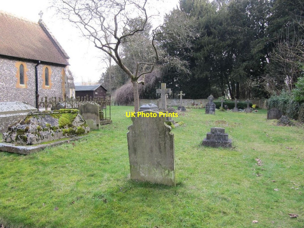 Photo 6"x4" Churchyard on the Southside Mapledurham c2013