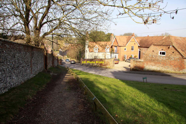 Photo 6"x4" Footpath into the village East Ilsley c2013