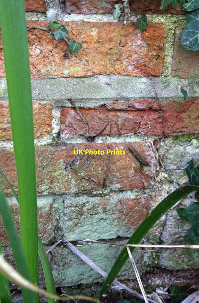 Photo 6"x4" Benchmark on #5 Drayton Road Sutton Courtenay c2013