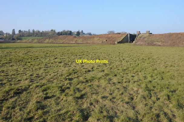 Photo 6"x4" Railway embankment at Tewkesbury Tewkesbury c2013