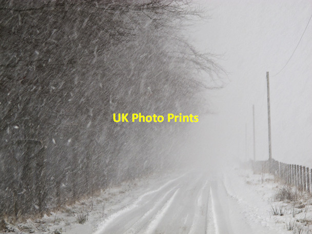 Photo 6"x4" Snow flurry on the B934 Glendevon\/NN9904 c2013