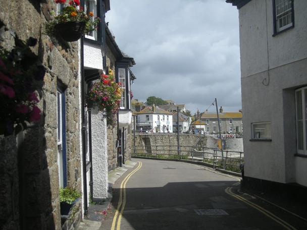 Photo 6"x4" A narrow street in Mousehole Newlyn c2008