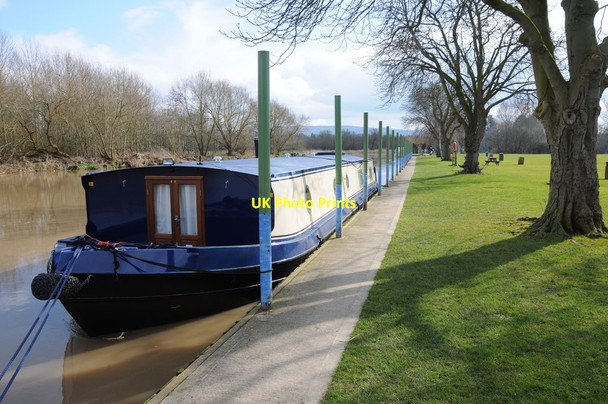 Photo 6"x4" Bardge on the River Avon at Pershore Pershore c2013