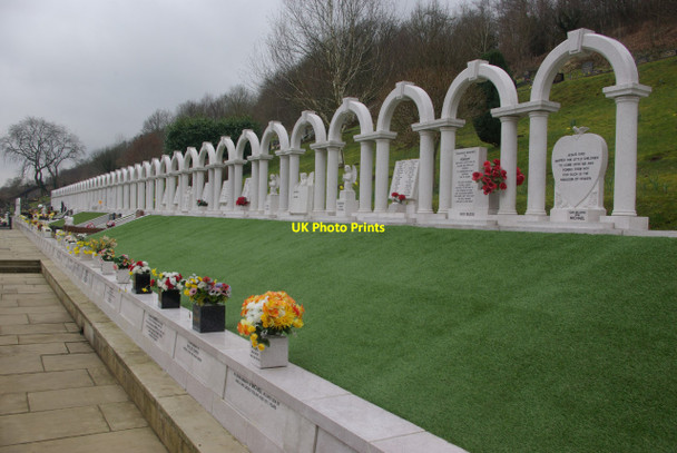Photo 6"x4" Aberfan Cemetery Mountain Ash\/Aberpennar c2013