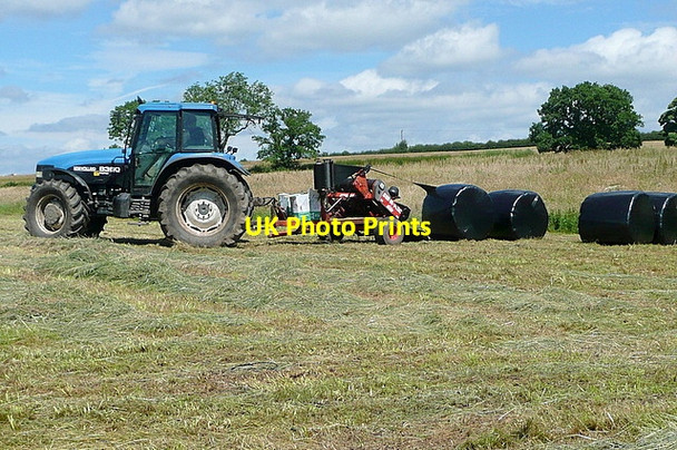 Photo 6"x4" Gathering the harvest Crich Carr c2012 P3