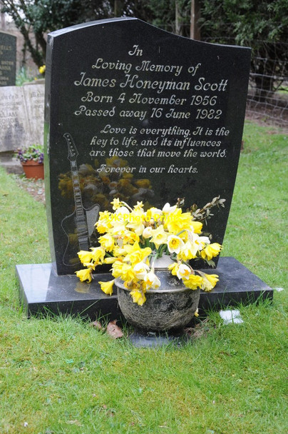 Photo 6"x4" The grave of James Honeyman Scott, Pipe and Lyde church Pipe and Lyde c2013