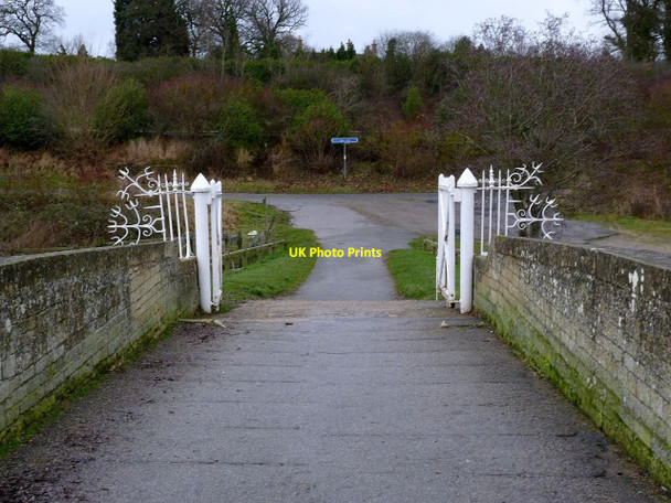 Photo 6"x4" Ferry Bridge, Castor Castor c2012