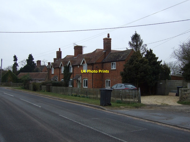 Photo 6"x4" Cottages, Staple Hill  Moreton Paddox c2013