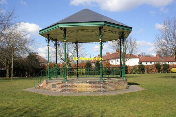 Photo 6"x4" Dovecote Lane recreation ground bandstand Beeston\/SK5236 c2013
