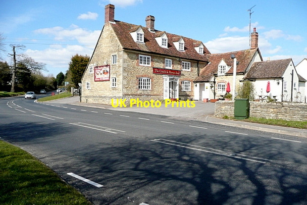 Photo 6"x4" The Coach and Horses Chislehampton c2013
