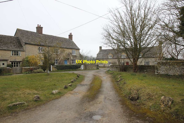 Photo 6"x4" Cottages near the pub Church Hanborough c2013