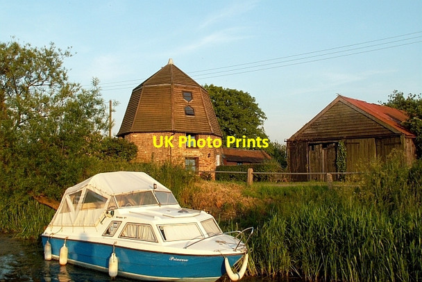 Photo 6"x4" Windmill converted to a house, Nordelph Nordelph c2006