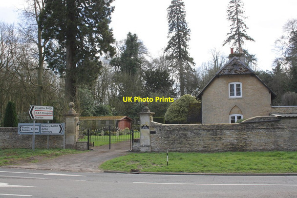 Photo 6"x4" Aynhoe Park Lodge at a bend in the B4100 Aynho c2013